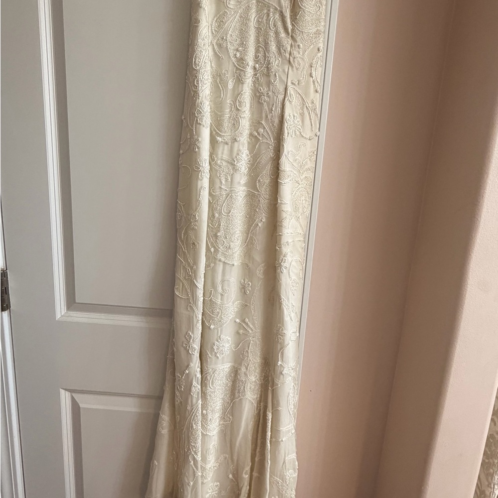 White House Black Market Ivory Lace Wedding Dress